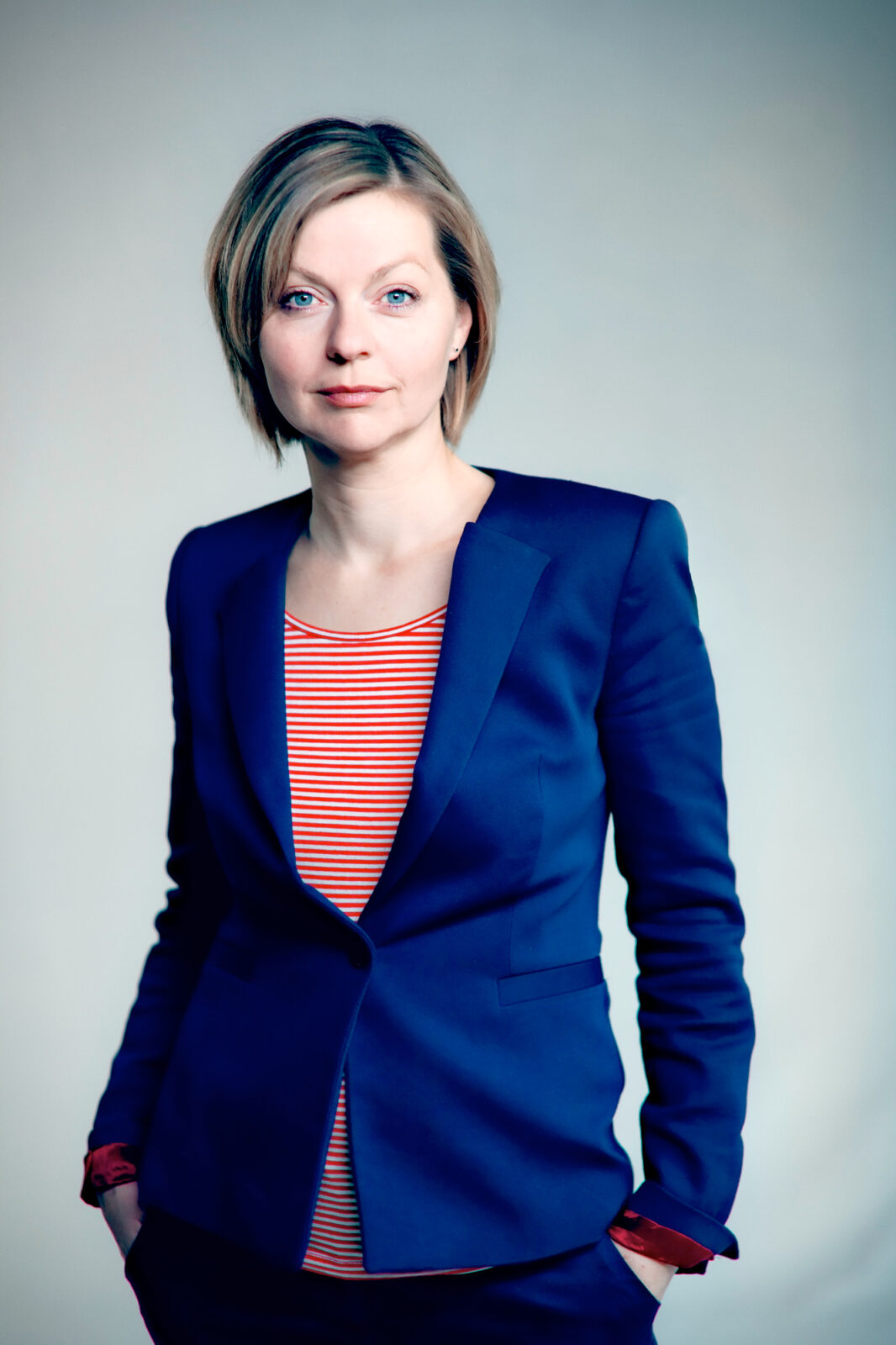 Portraitfoto von einer jungen Frau, Portrait, Foto, People, Fotokunst, Lichtsetzen, Gesicht, portraiture, Bielefeld, Studio, Business, Look, Persönliche Fotografie, Unternehmensfotografie